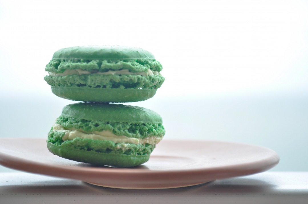 pistachio macaroon