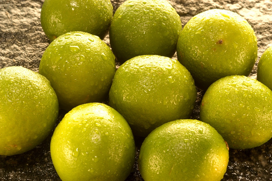 organic limes green