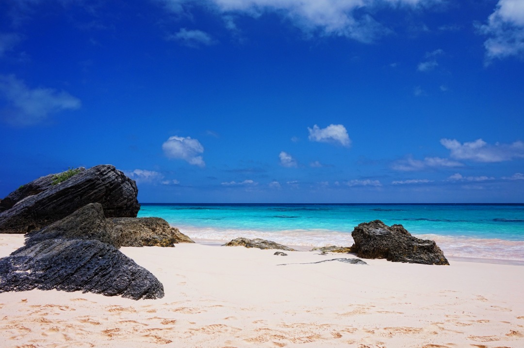 bahamas beach rocks