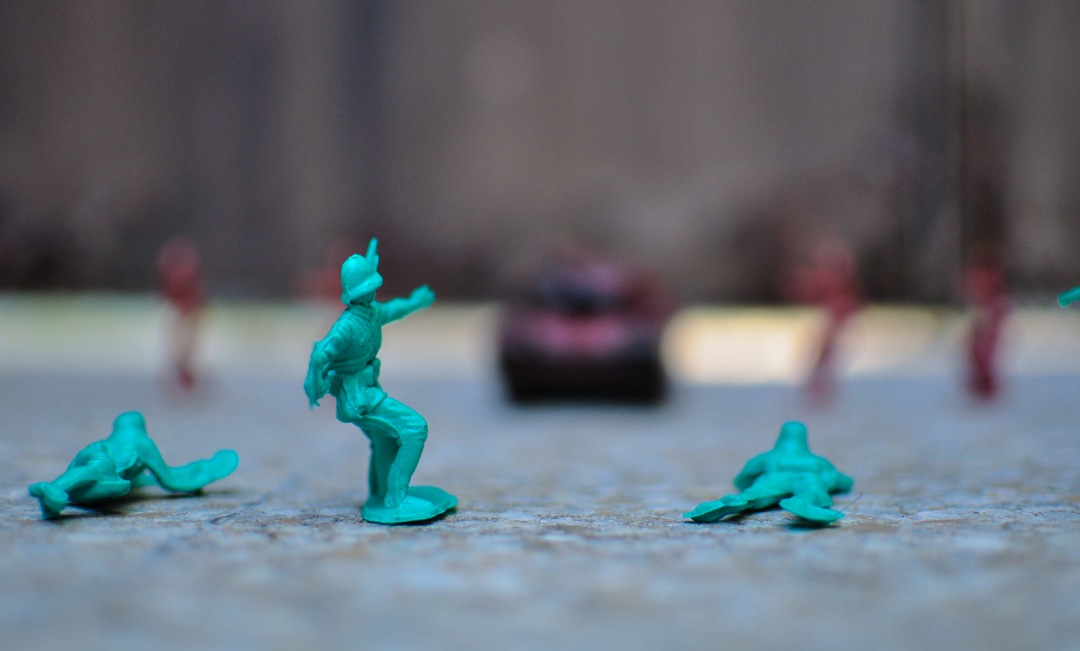 plastic green soldier toys