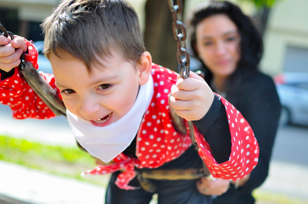  Swinging child