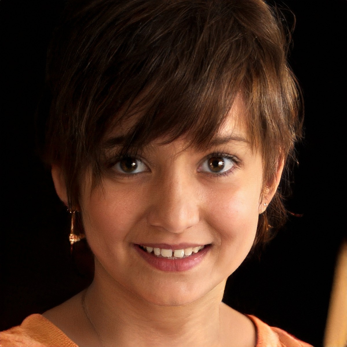 portrait;face looking at camera one person women smiling caucasian ethnicity portrait