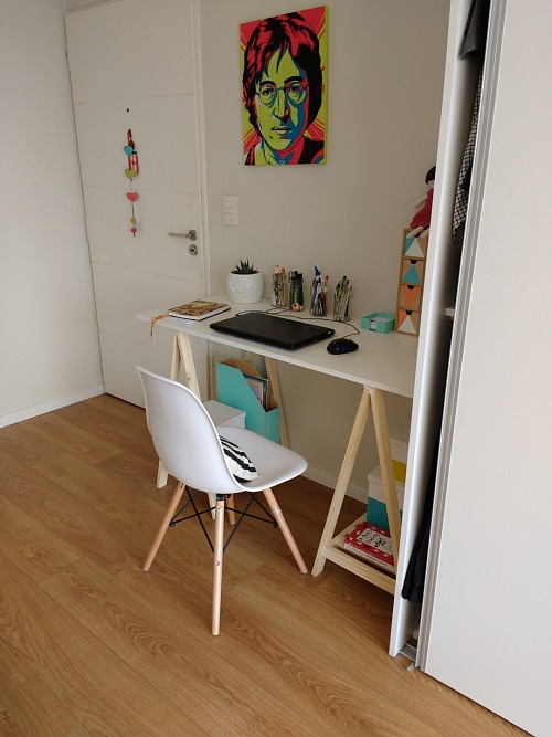  Desk work at home