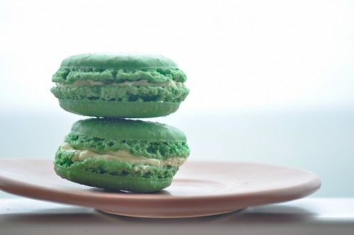 pistachio macaroon