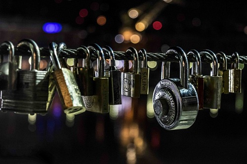 padlock bridge night