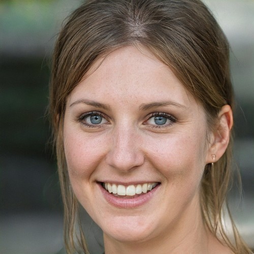 adult portrait;face women portrait one person smiling looking at camera
