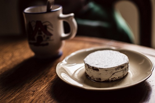breakfast in house interior